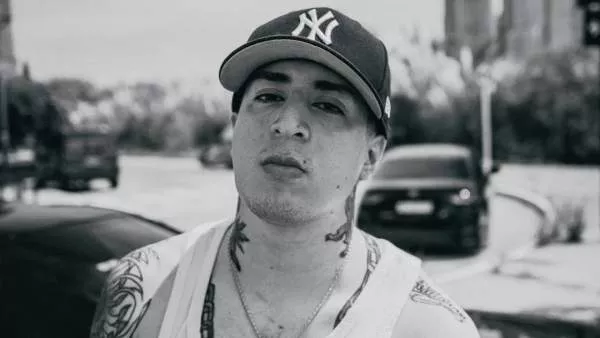 Algo Caro Lyrics  TK