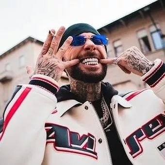 Hac A Dos Lyrics  Malik Montana
